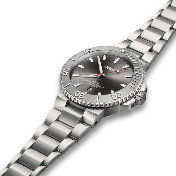 Oris Aquis Date Relief 43,5mm 733 7789 4153MB